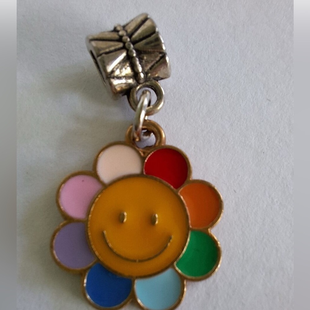 SMILEY HAPPY FACE FLOWER CHARM PENDANT